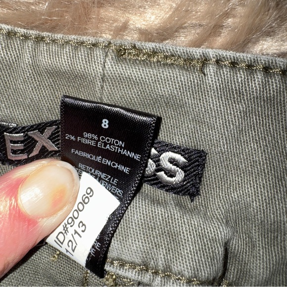 Express Olive green shortie Shorts, vintage 2013, distressed, chino, Sz 8 - Picture 6 of 9
